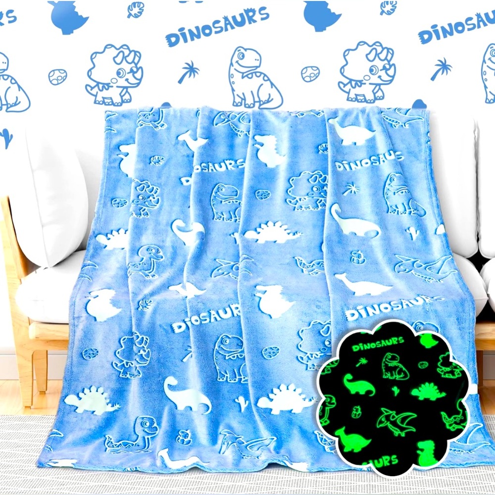 NWT Glow in The Dark Dinosaur Fleece Blanket for Kids